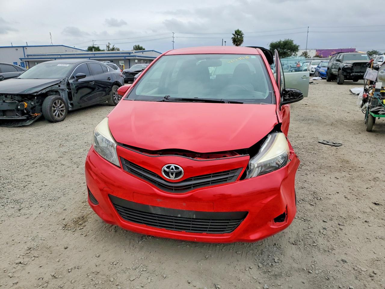 2012 TOYOTA YARIS 5-DOOR LE photo 9