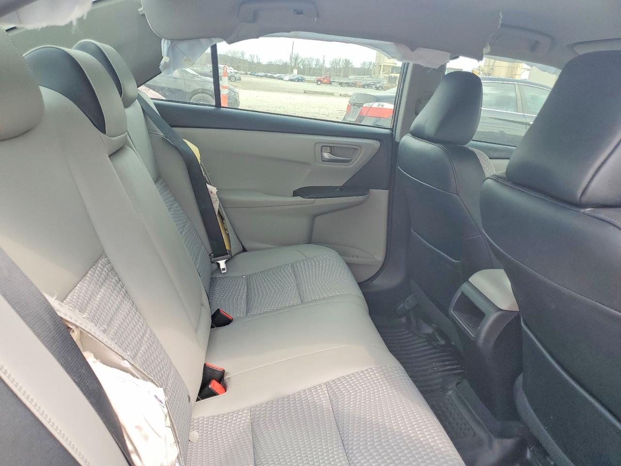 2015 TOYOTA CAMRY SE photo 28