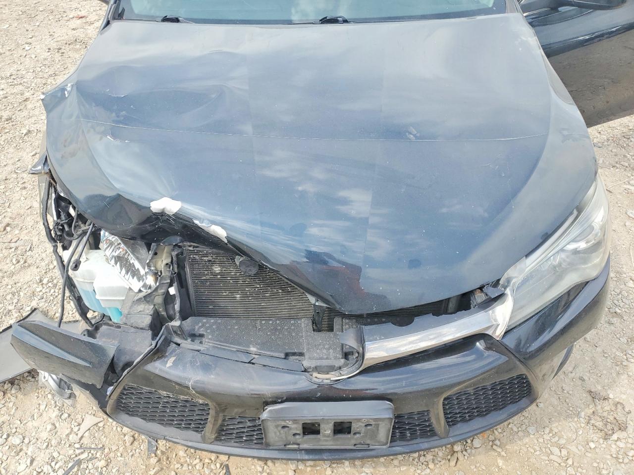 2015 TOYOTA CAMRY SE photo 31