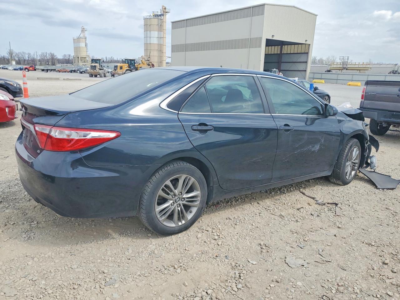 2015 TOYOTA CAMRY SE photo 7