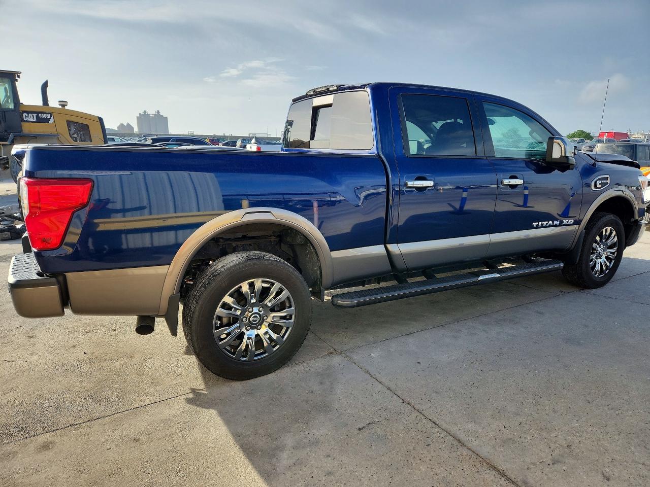 2018 NISSAN TITAN XD S photo 7