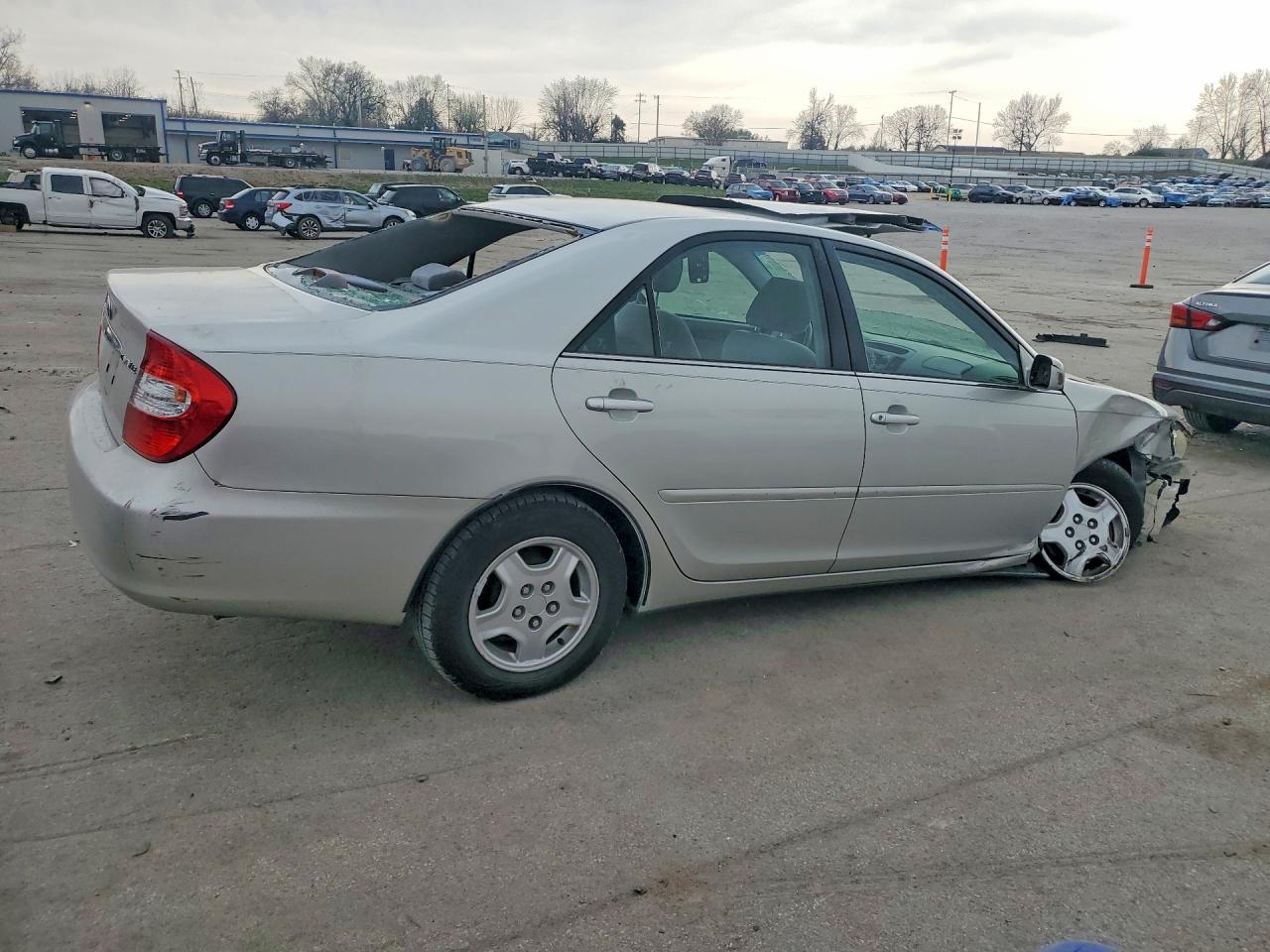 2003 TOYOTA CAMRY LE photo 7