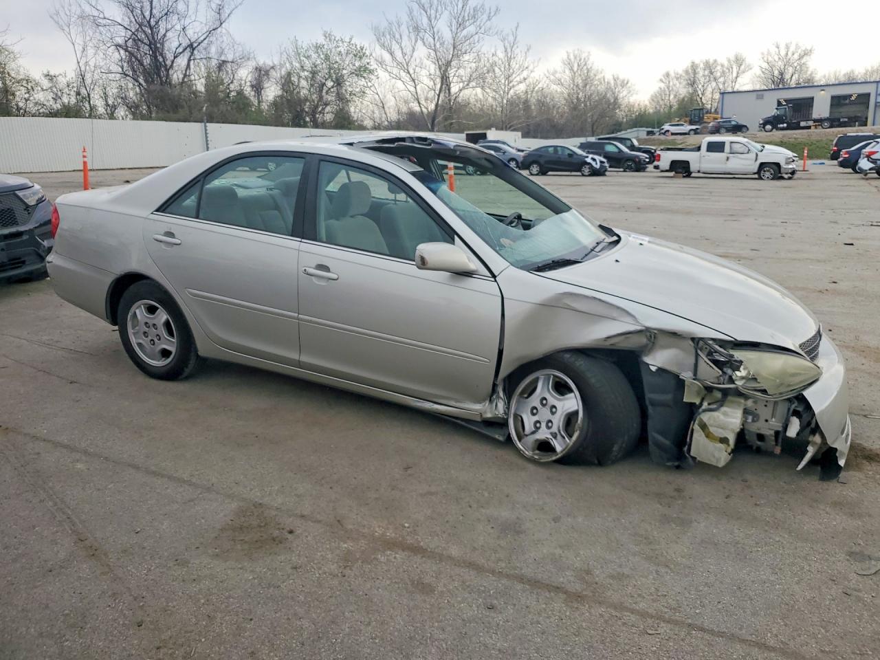 2003 TOYOTA CAMRY LE photo 10