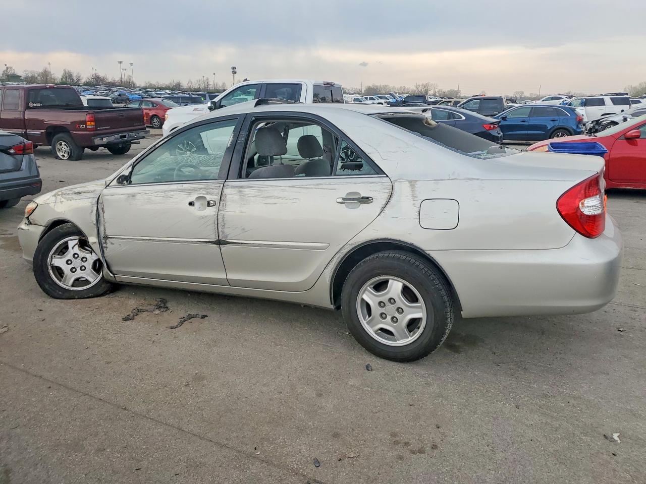2003 TOYOTA CAMRY LE photo 4