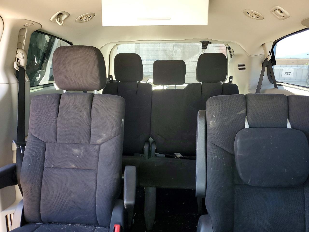 2011 CHRYSLER TOWN & COUNTRY TOURING photo 19