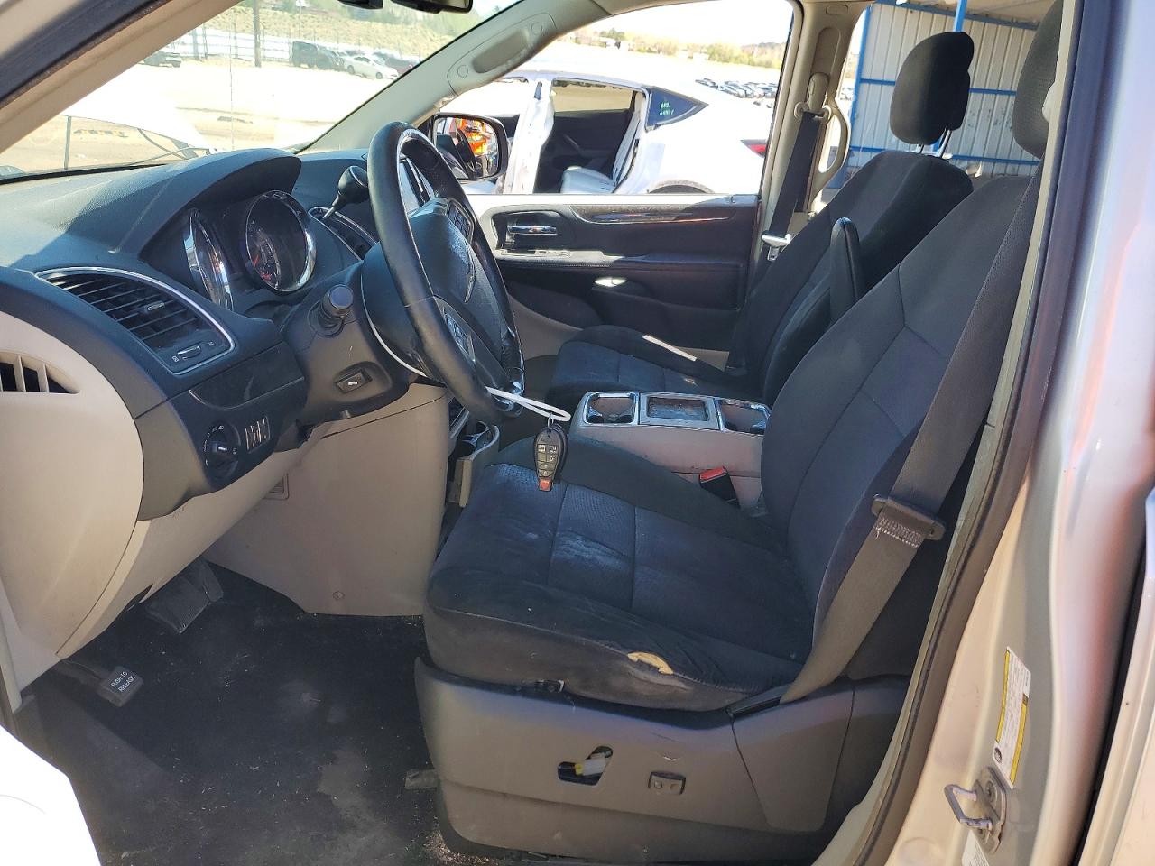 2011 CHRYSLER TOWN & COUNTRY TOURING photo 13