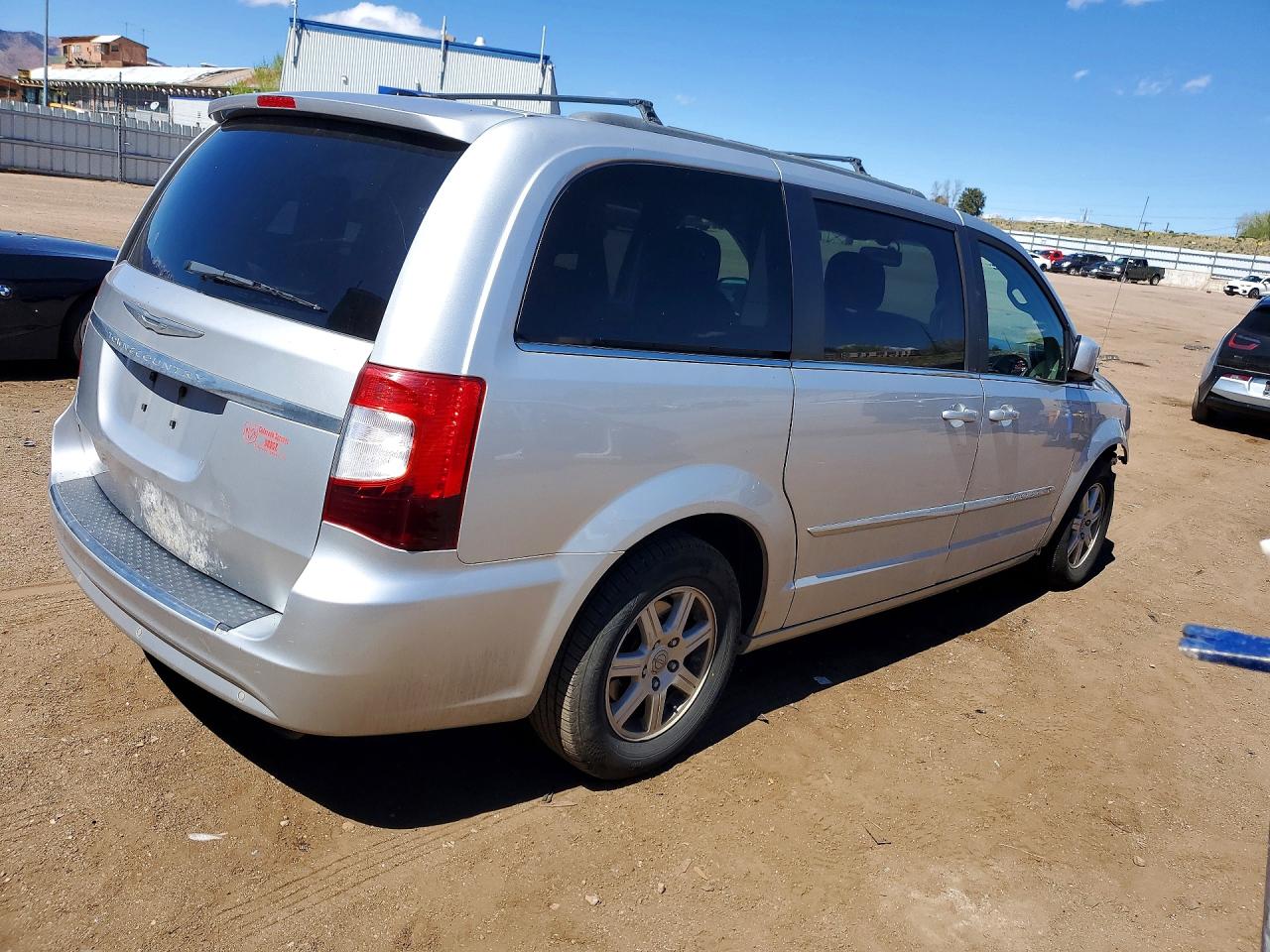 2011 CHRYSLER TOWN & COUNTRY TOURING photo 5