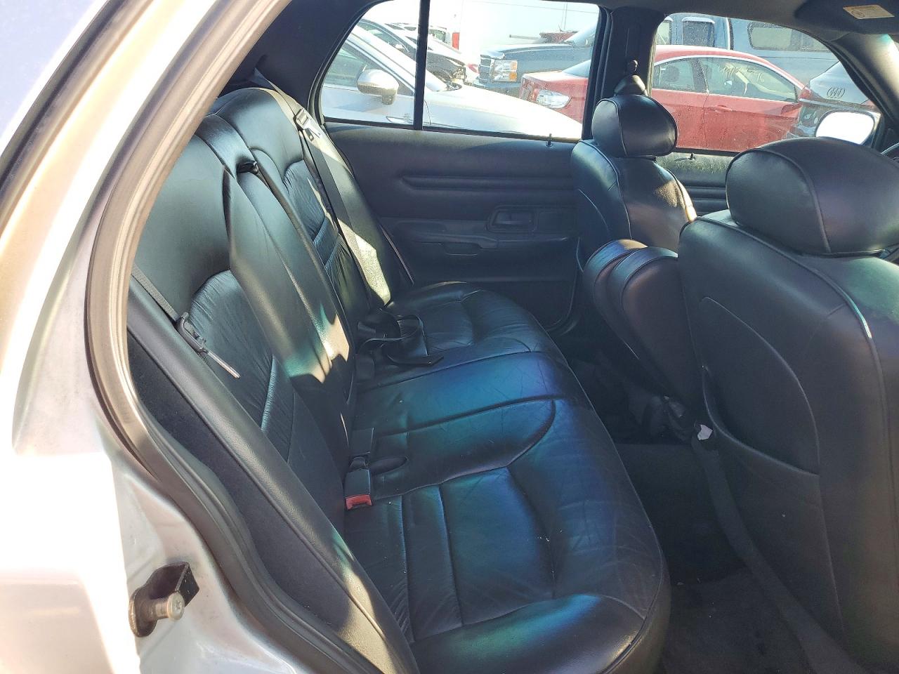 2001 FORD CROWN VICTORIA LX photo 19
