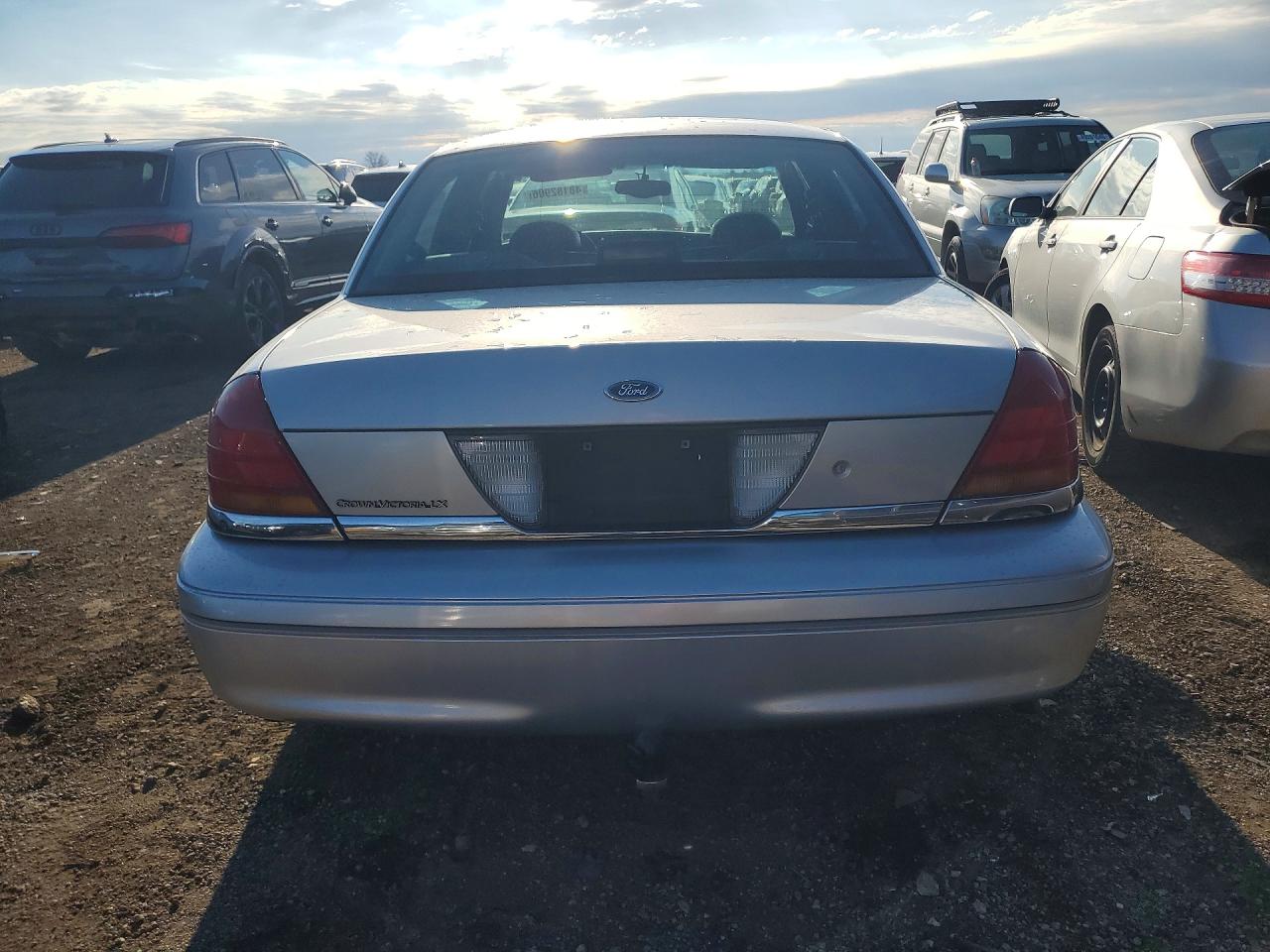 2001 FORD CROWN VICTORIA LX photo 11