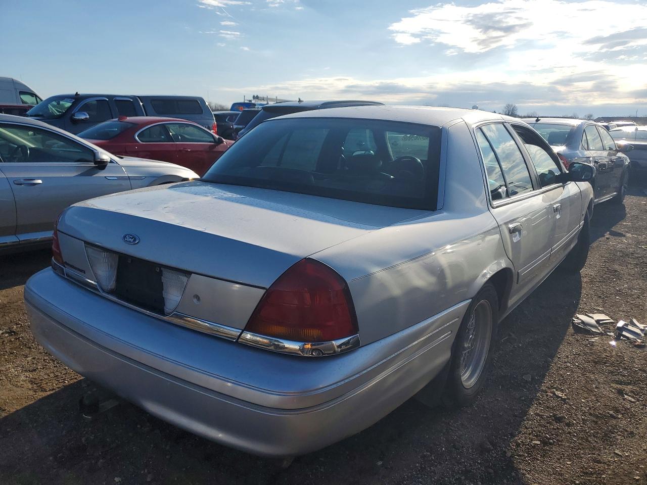 2001 FORD CROWN VICTORIA LX photo 5