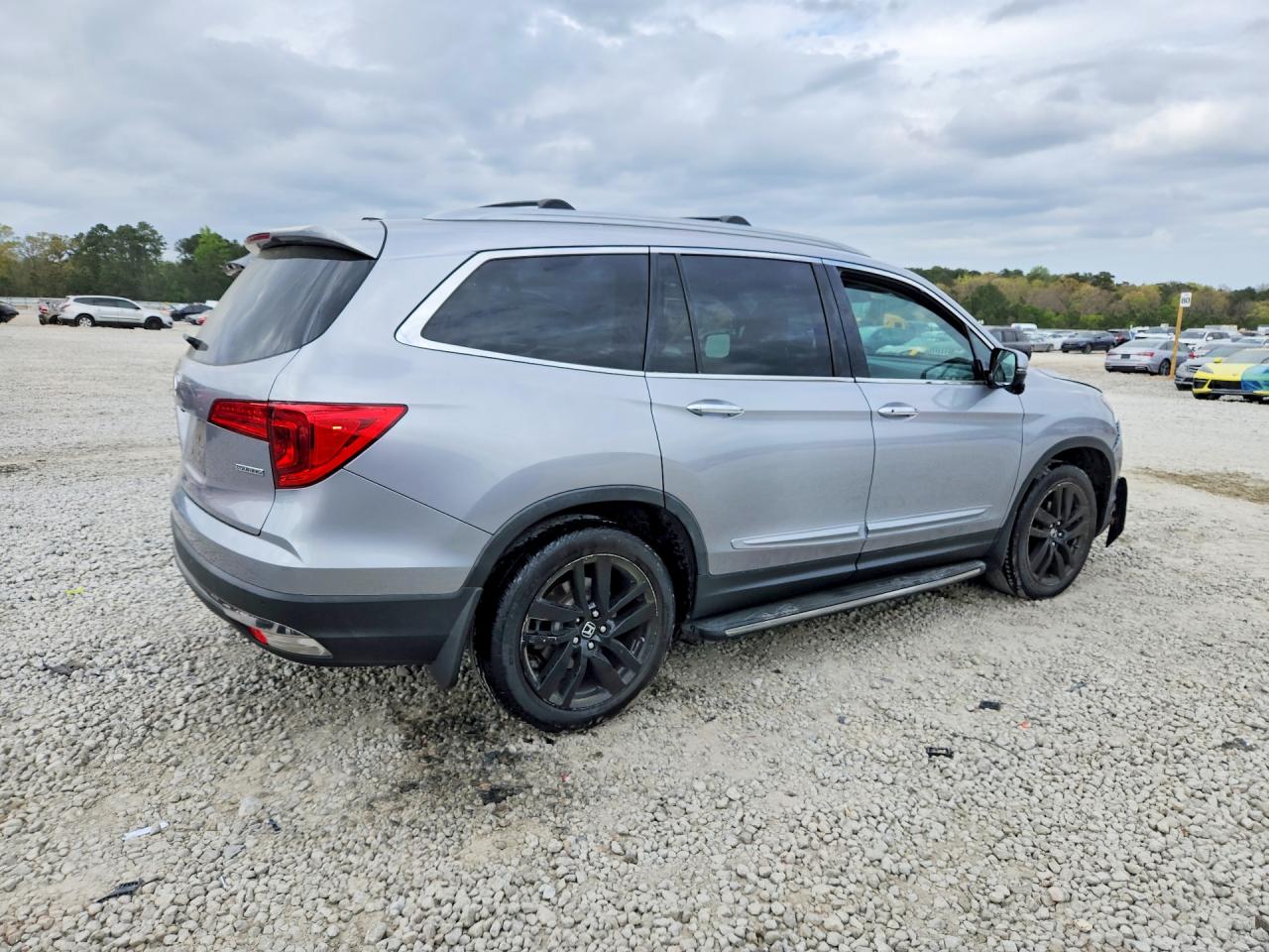 2016 HONDA PILOT TOURING photo 3