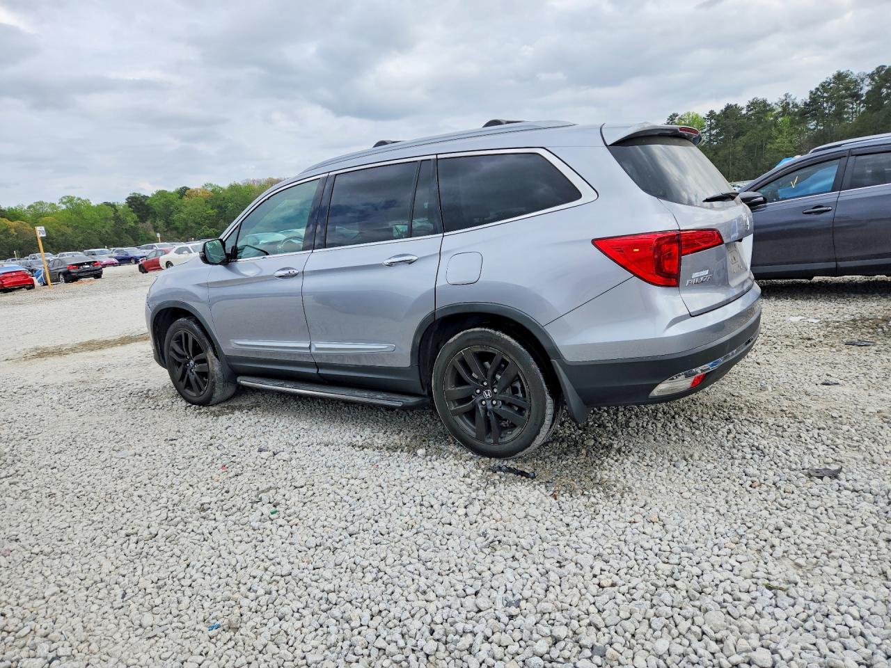 2016 HONDA PILOT TOURING photo 2