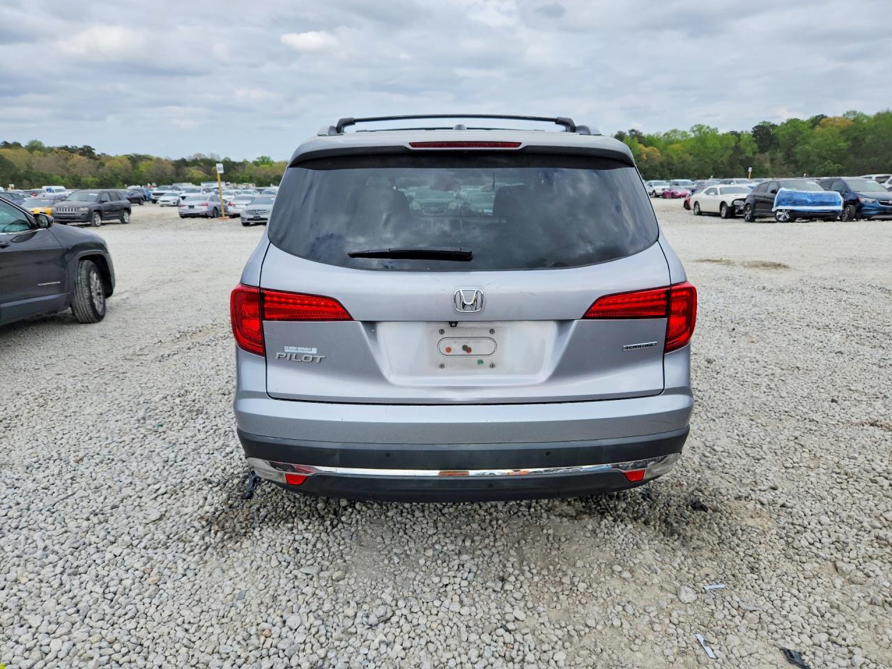 2016 HONDA PILOT TOURING photo 6