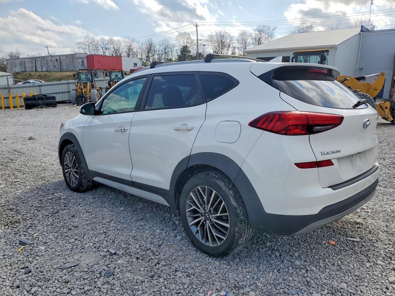2020 HYUNDAI TUCSON SEL photo 2