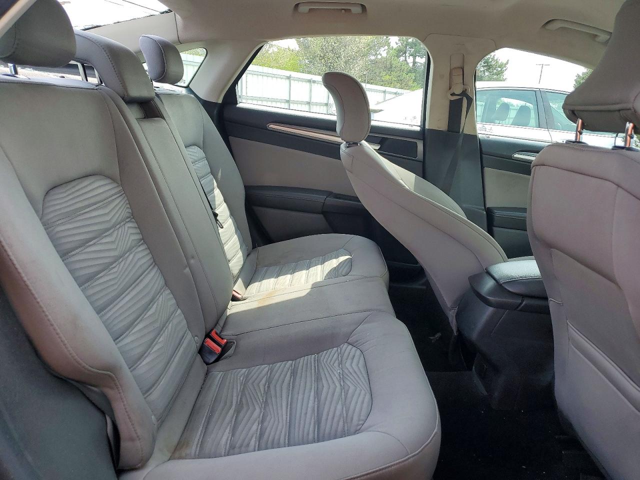 2016 FORD FUSION photo 19