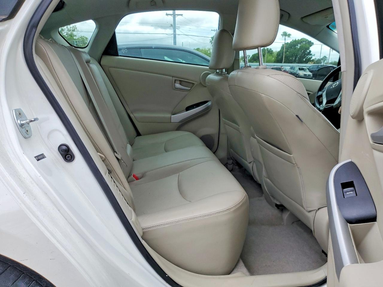 2011 TOYOTA PRIUS FIVE photo 19