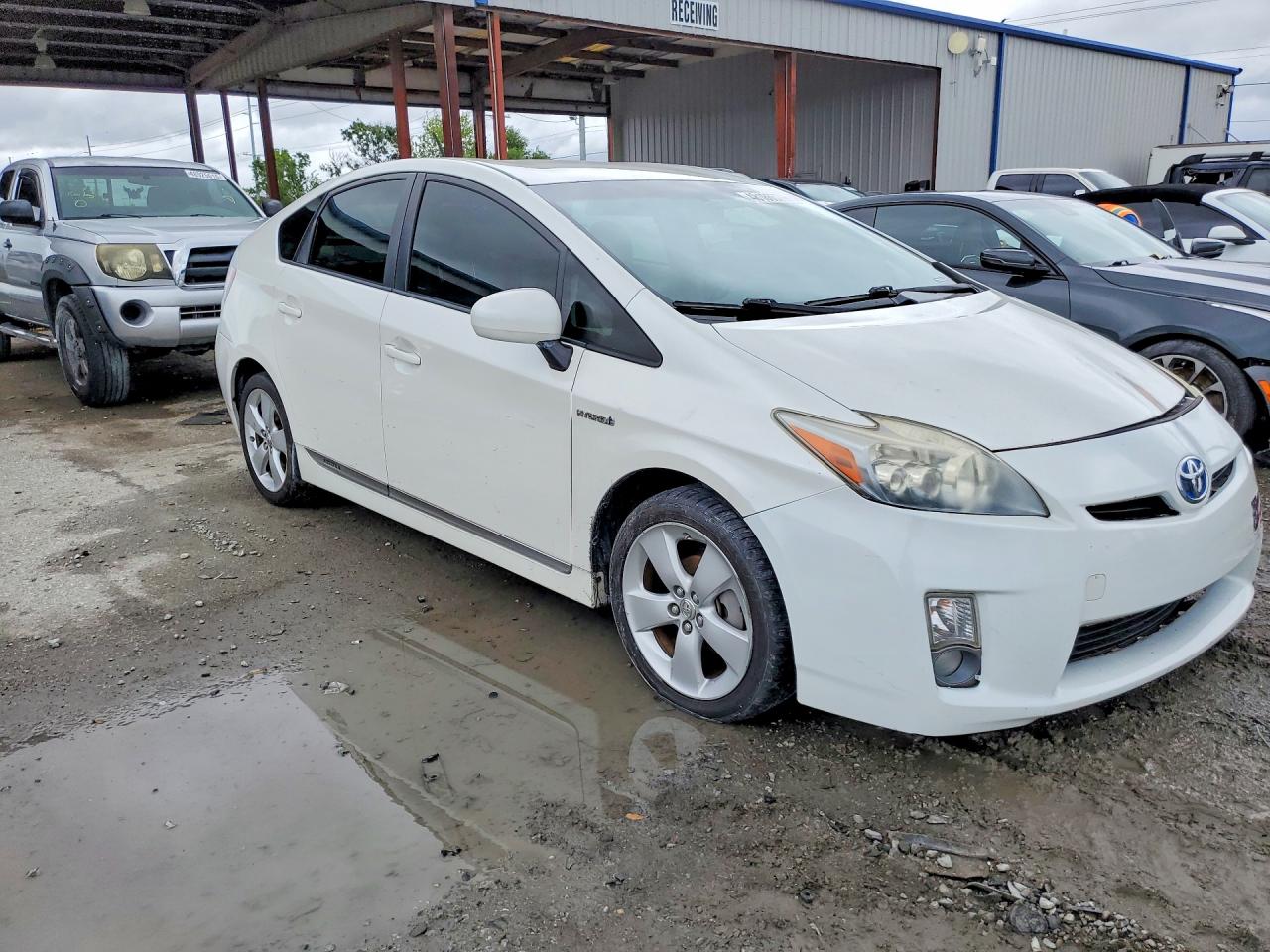 2011 TOYOTA PRIUS FIVE photo 7