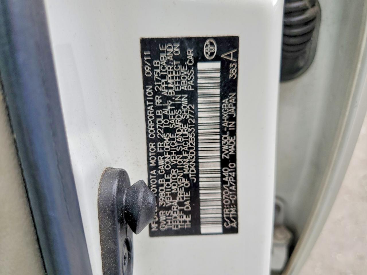 2011 TOYOTA PRIUS FIVE photo 23