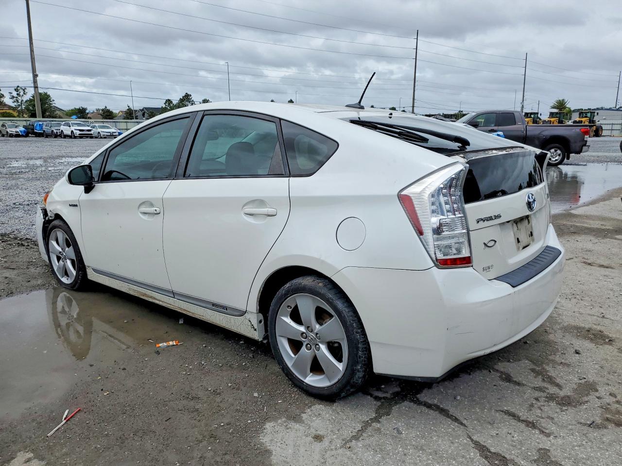 2011 TOYOTA PRIUS FIVE photo 3