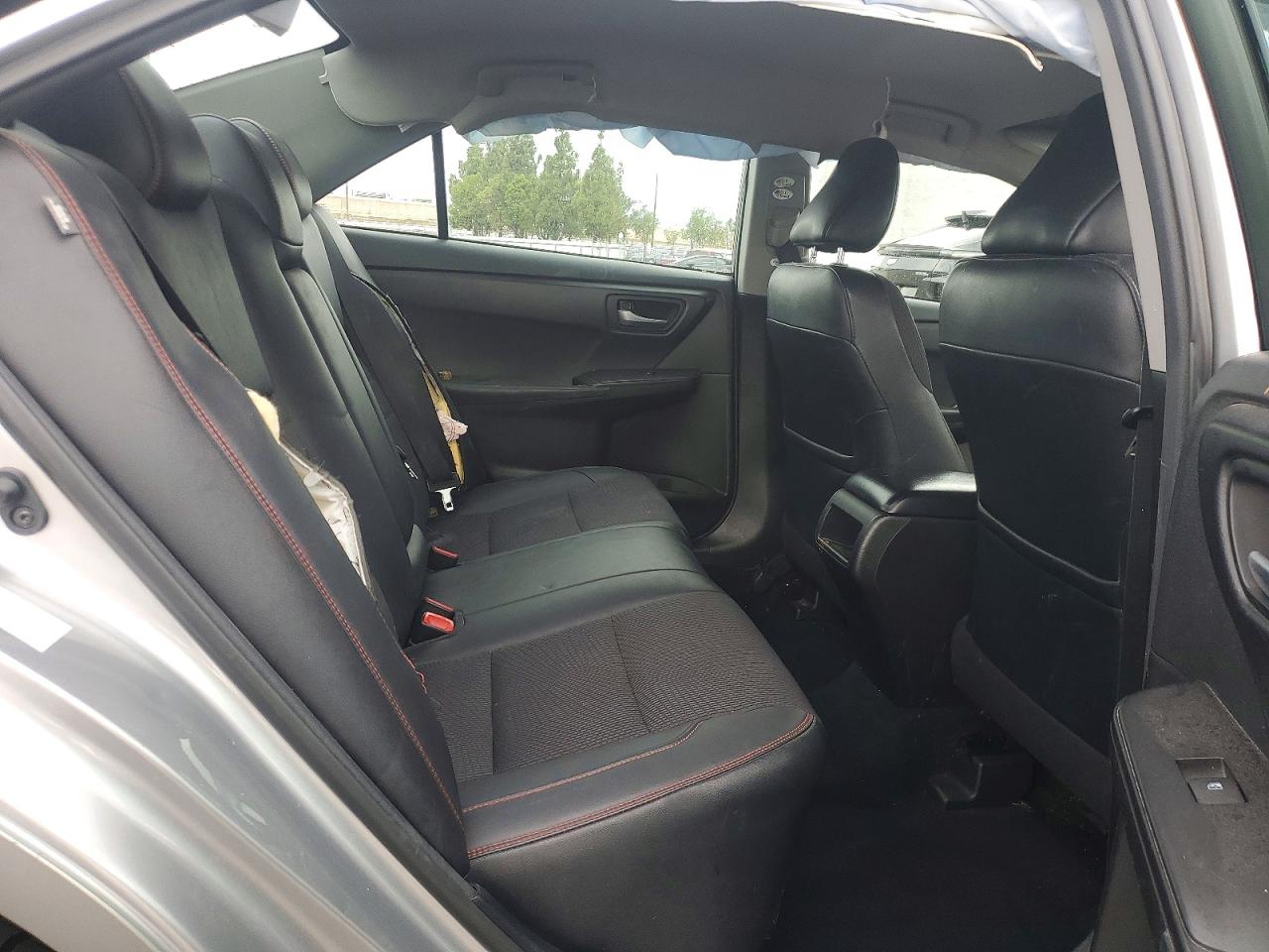 2017 TOYOTA CAMRY SE photo 19