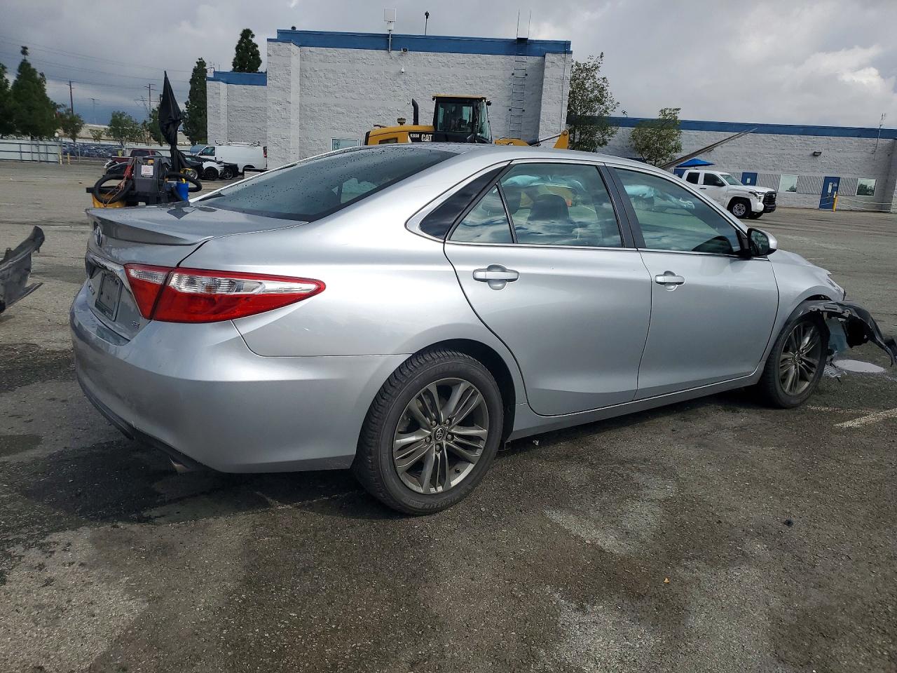 2017 TOYOTA CAMRY SE photo 5