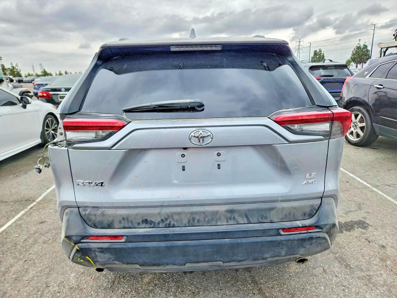 2019 TOYOTA RAV4 LE photo 11
