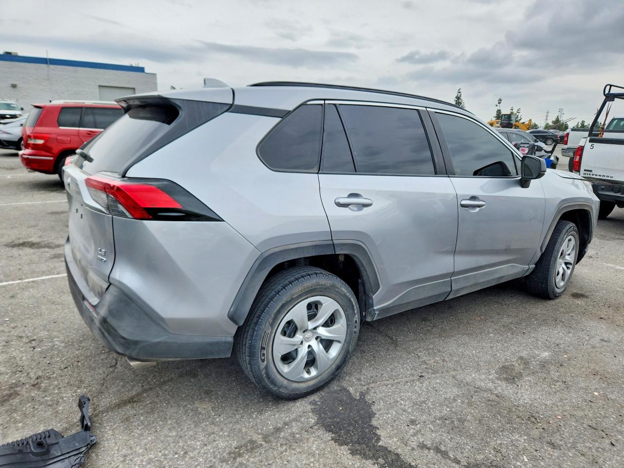2019 TOYOTA RAV4 LE photo 5