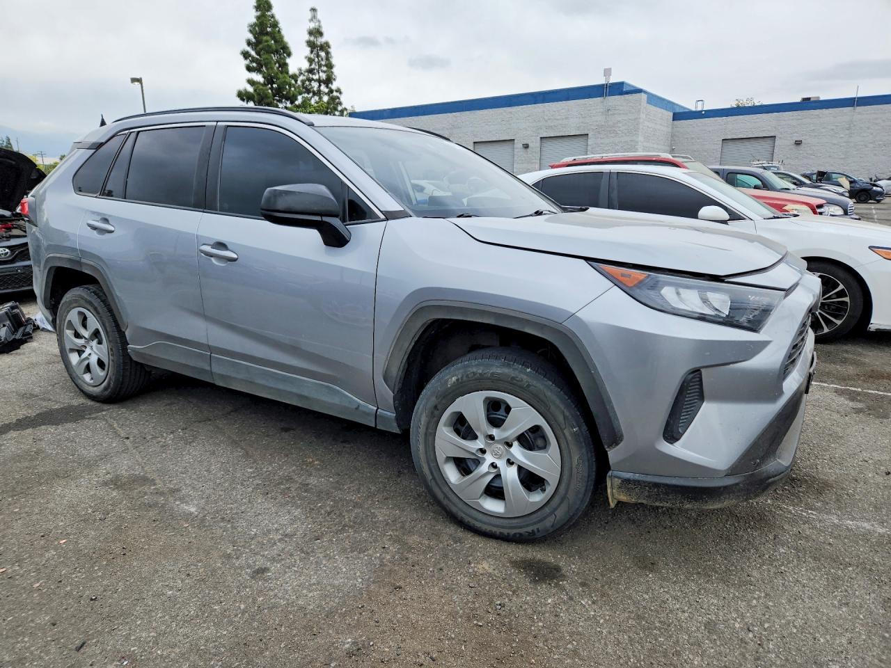 2019 TOYOTA RAV4 LE photo 7