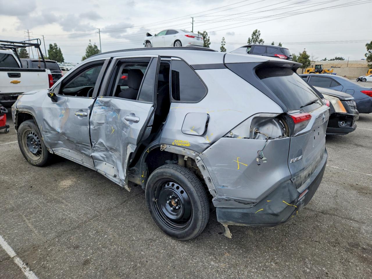 2019 TOYOTA RAV4 LE photo 3