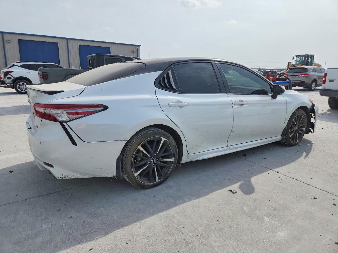 2019 TOYOTA CAMRY XSE photo 5
