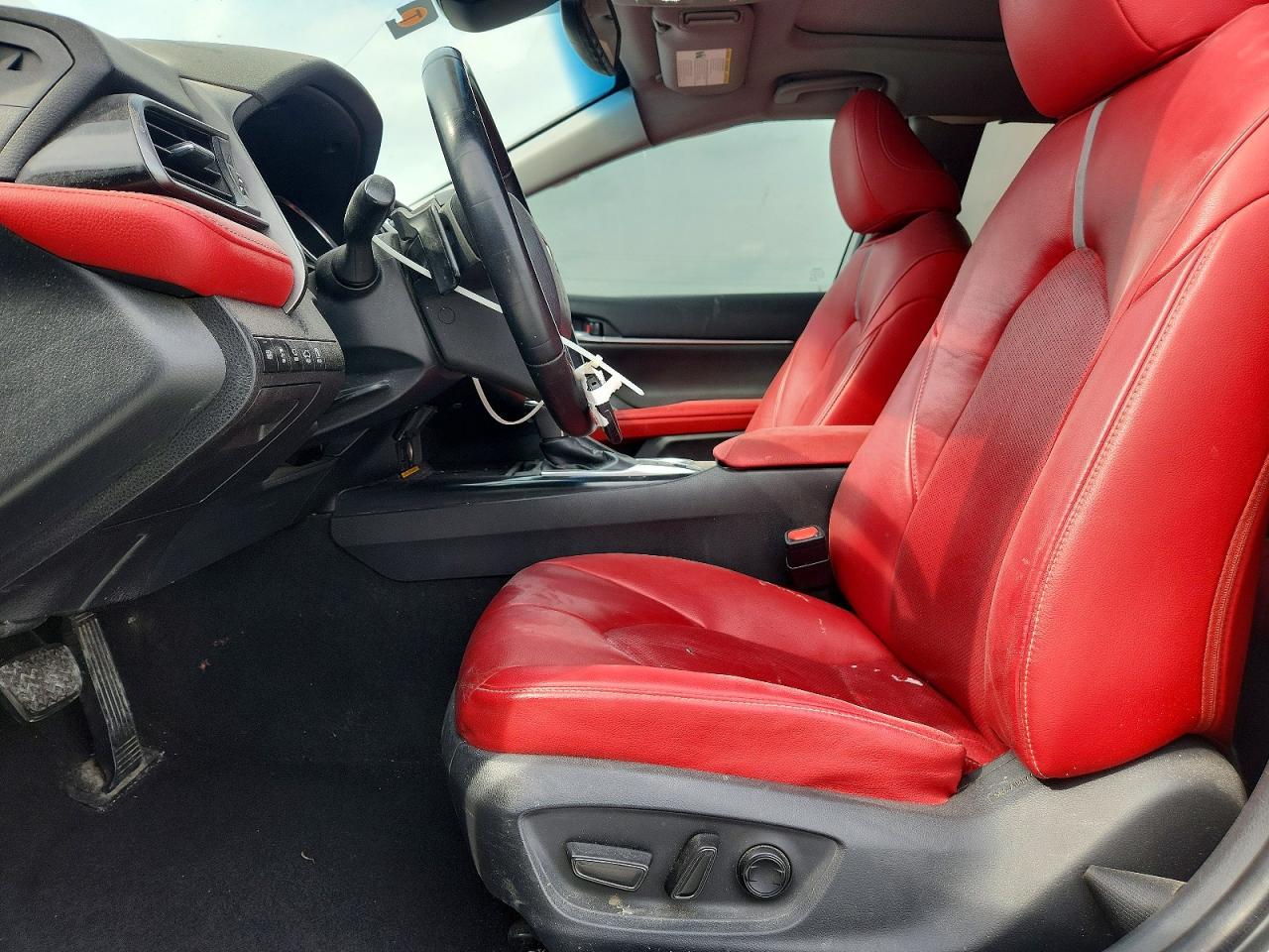 2019 TOYOTA CAMRY XSE photo 13