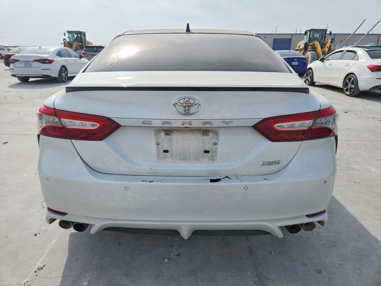 2019 TOYOTA CAMRY XSE photo 11