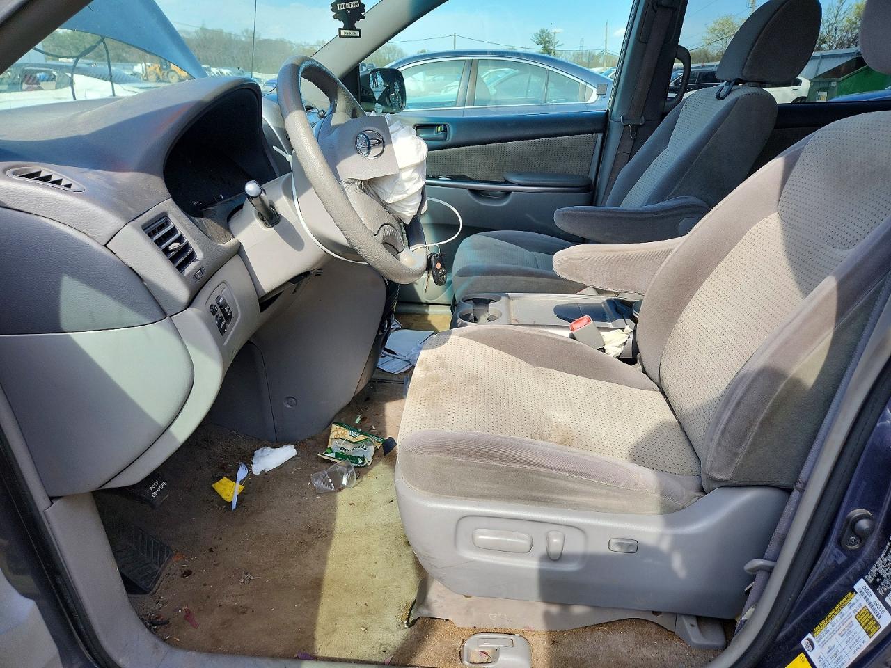 2009 TOYOTA SIENNA LE 8-PASSENGER photo 13
