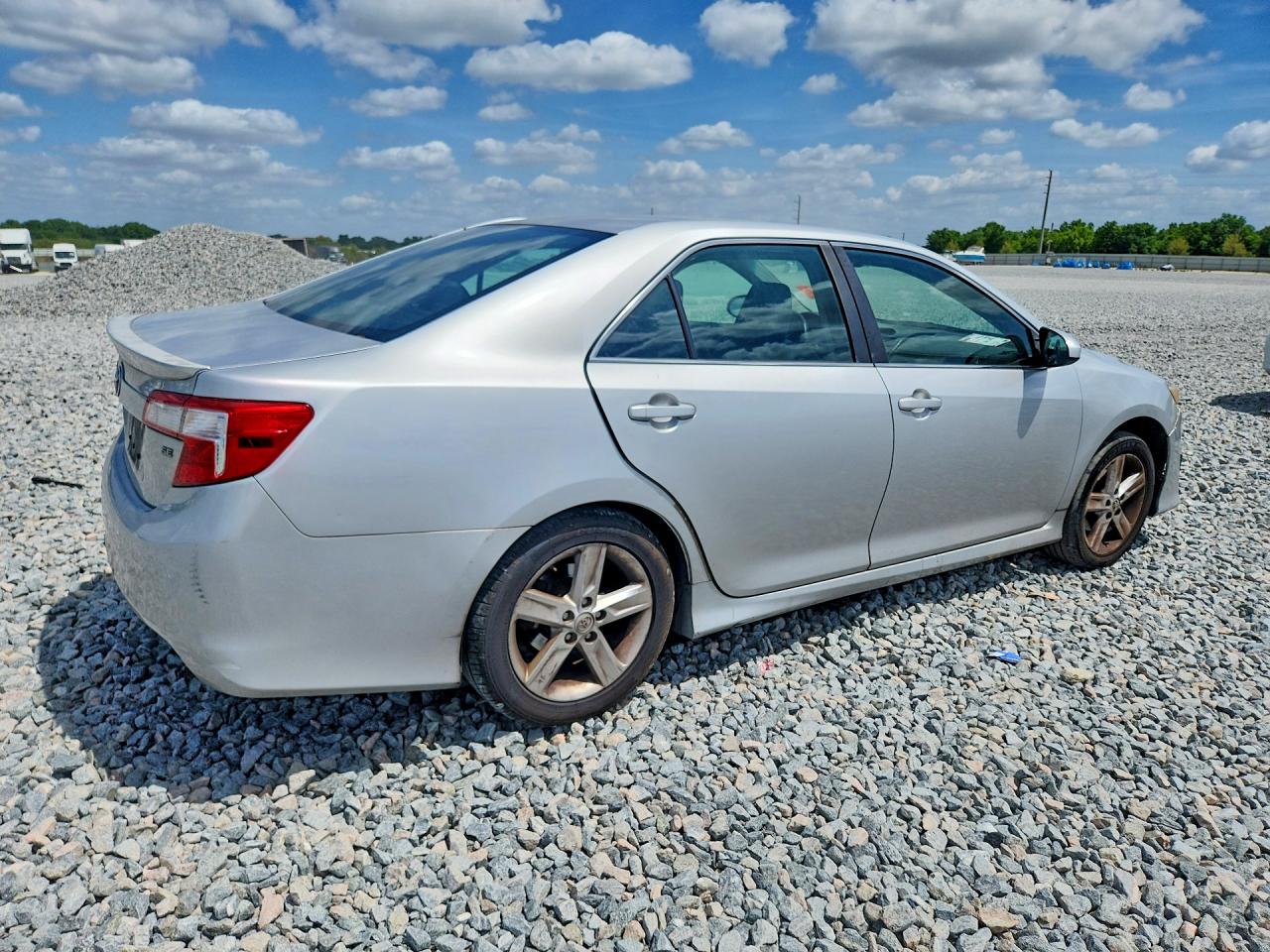 2014 TOYOTA CAMRY SE photo 7