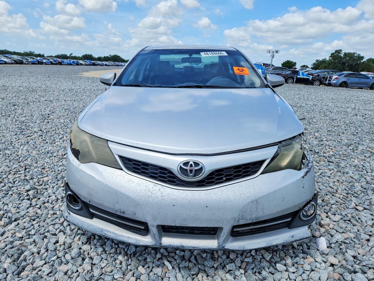 2014 TOYOTA CAMRY SE photo 13