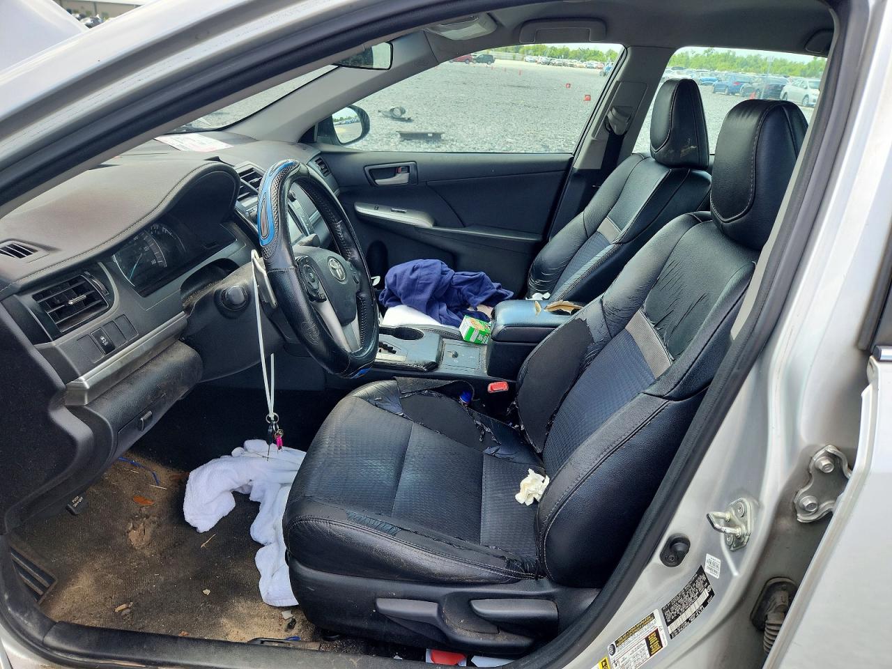 2014 TOYOTA CAMRY SE photo 19