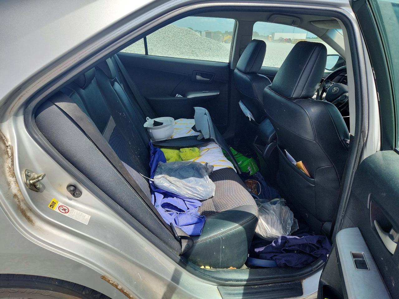 2014 TOYOTA CAMRY SE photo 28