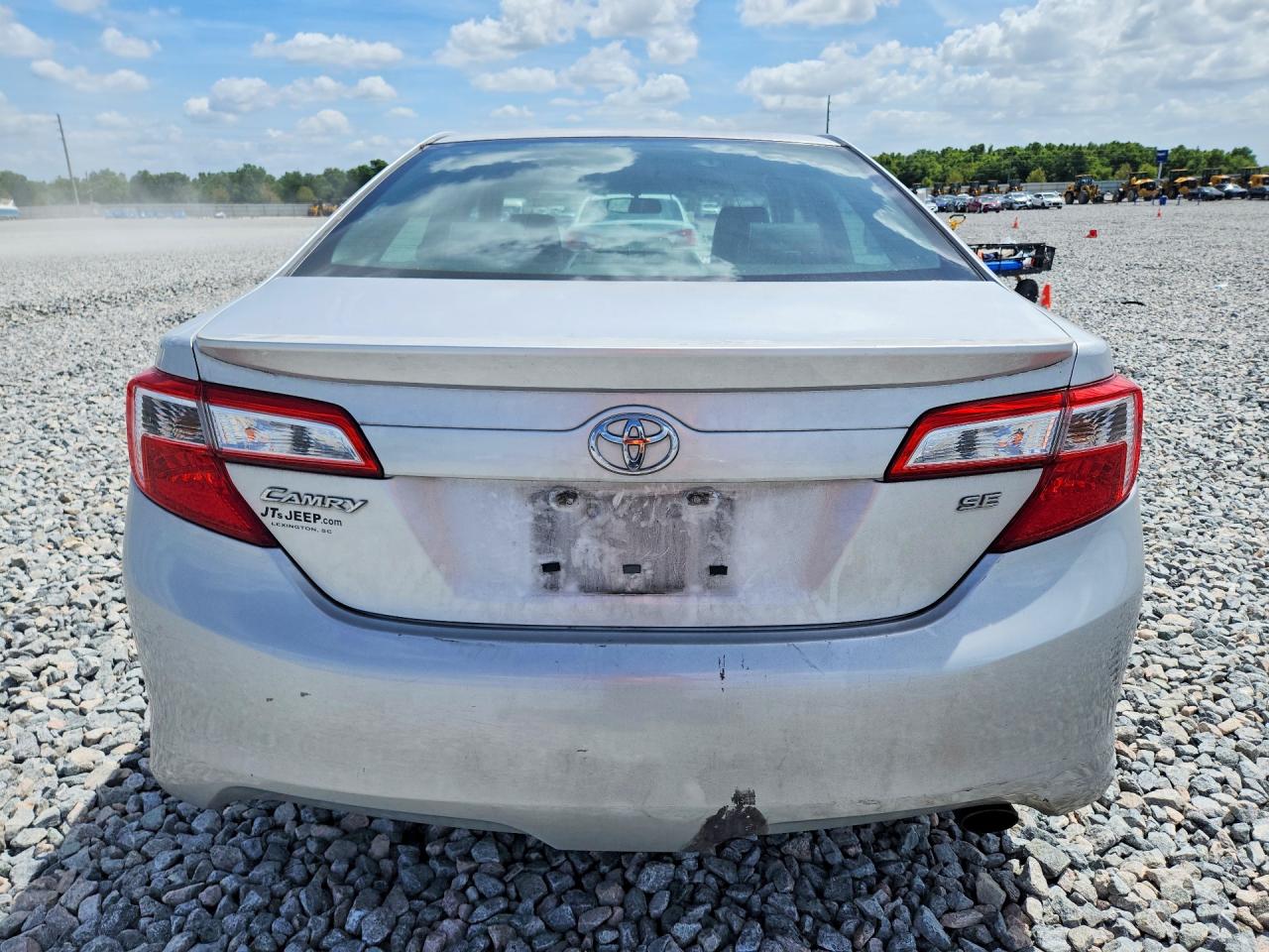 2014 TOYOTA CAMRY SE photo 16