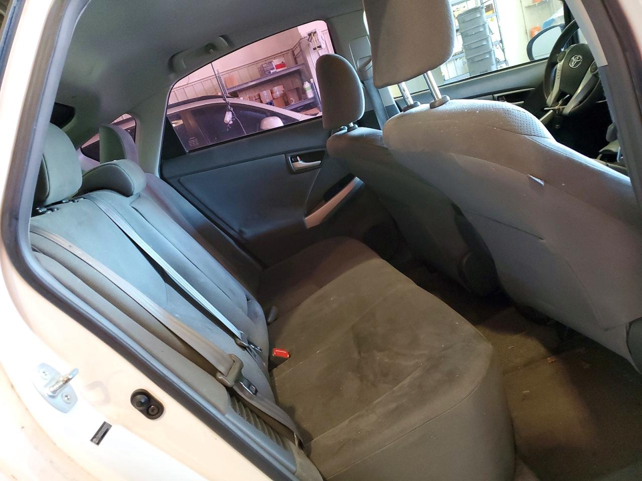 2010 TOYOTA PRIUS III photo 28