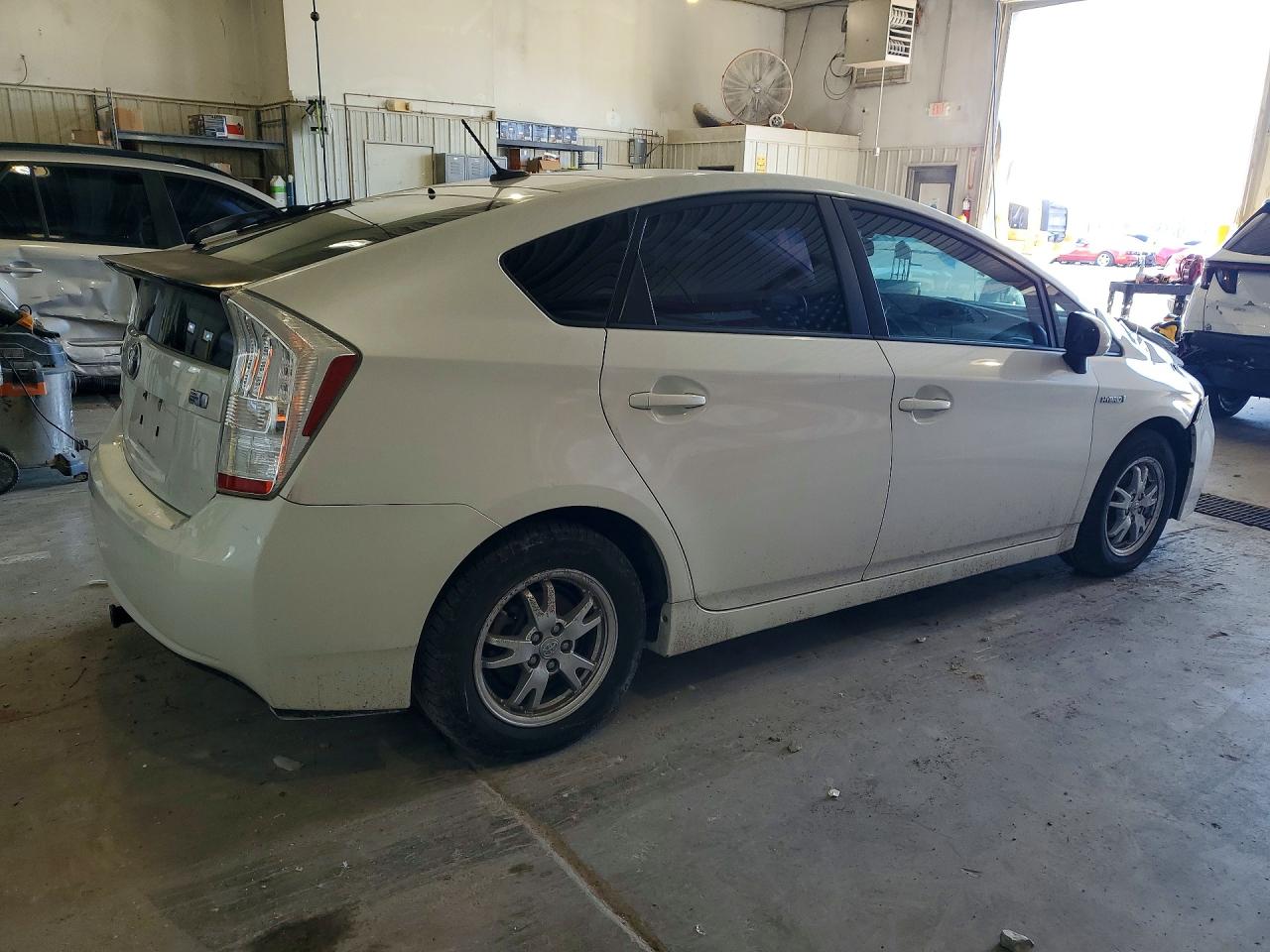 2010 TOYOTA PRIUS III photo 7