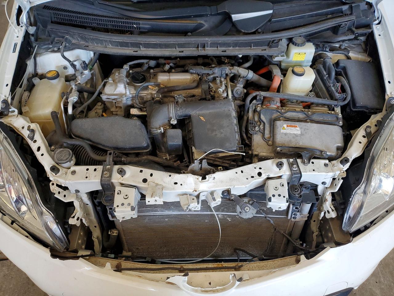 2010 TOYOTA PRIUS III photo 31