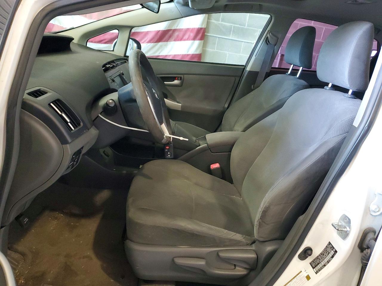 2010 TOYOTA PRIUS III photo 19