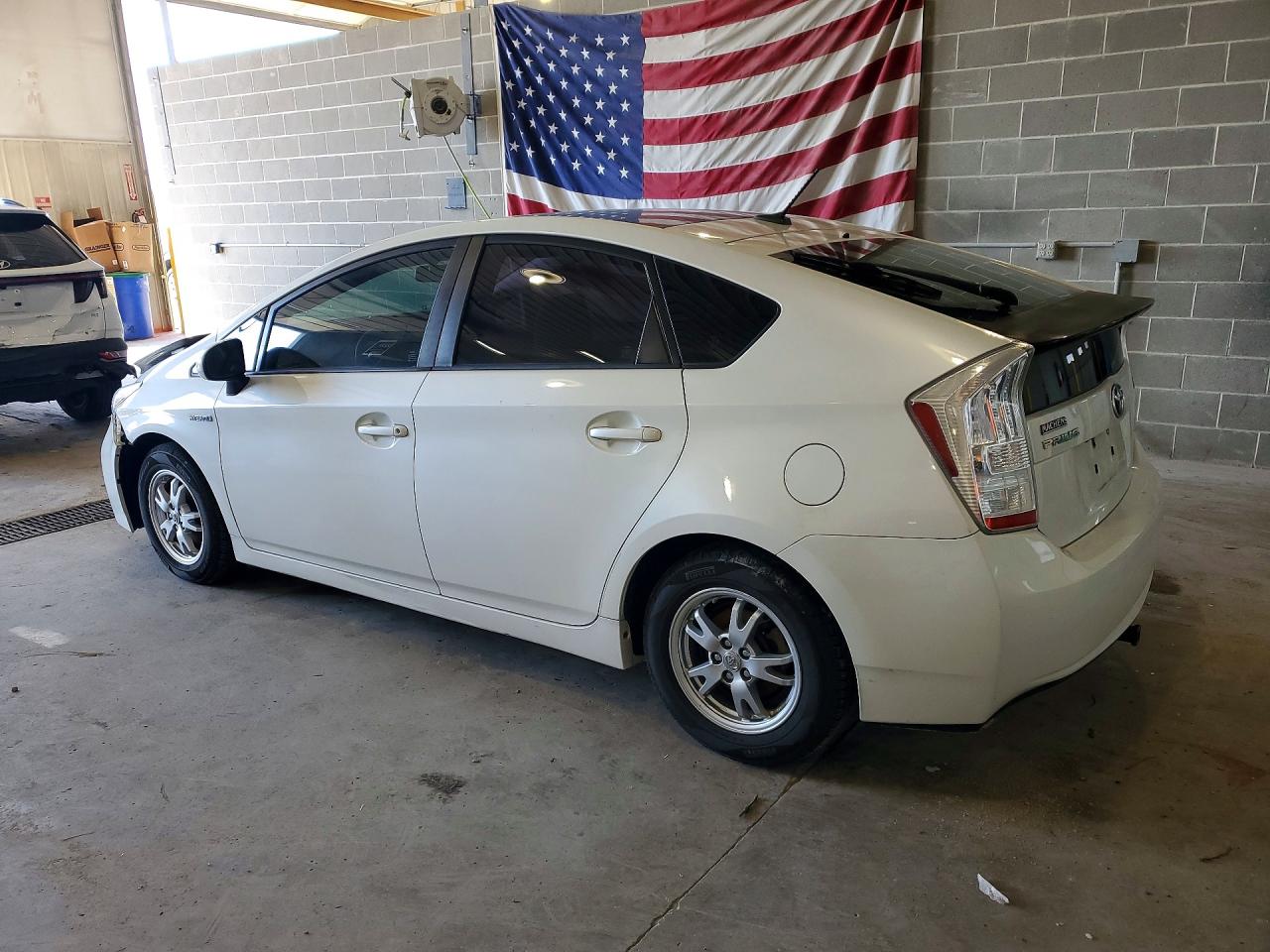2010 TOYOTA PRIUS III photo 4
