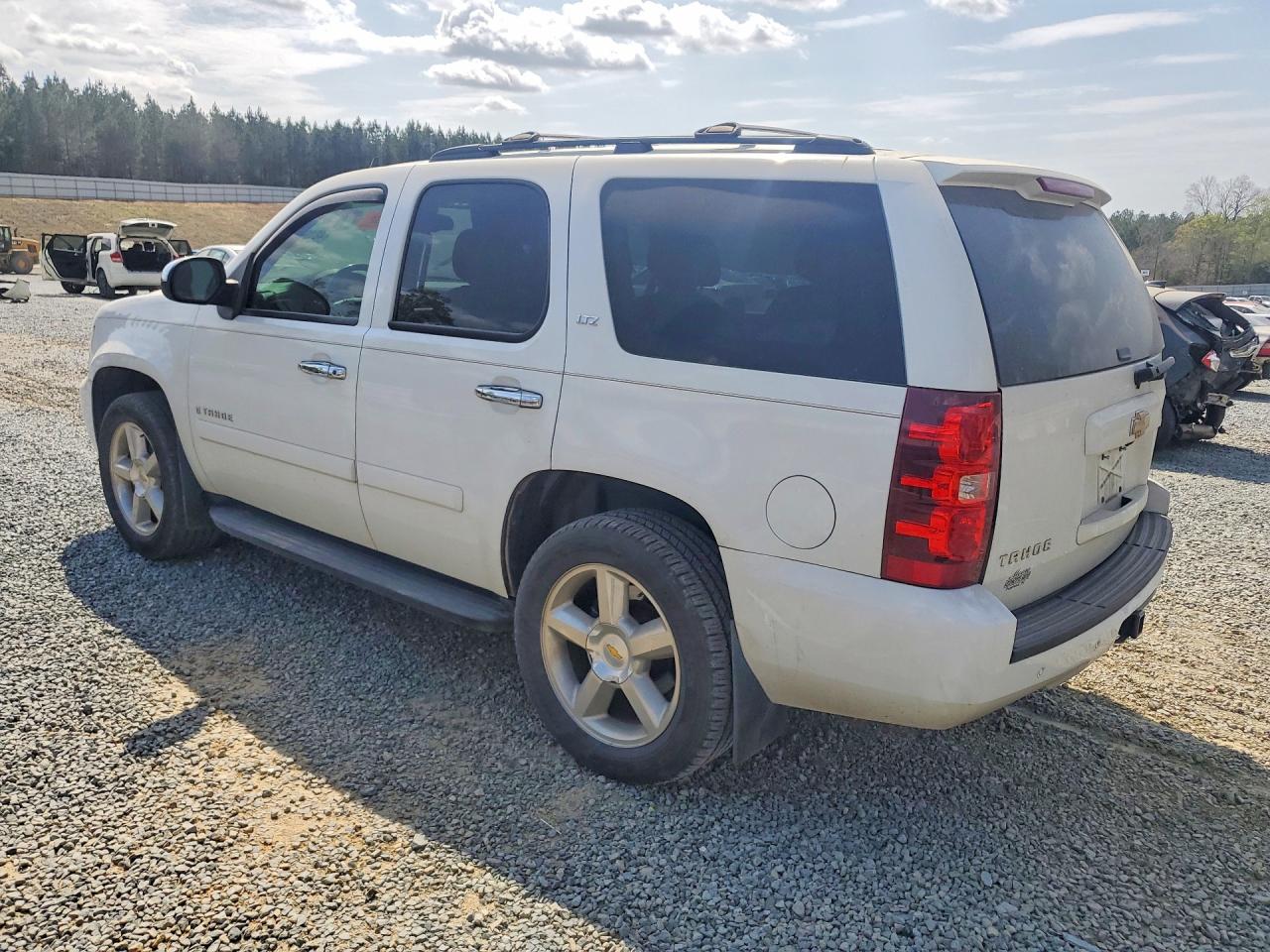 2008 CHEVROLET TAHOE K1500 photo 2