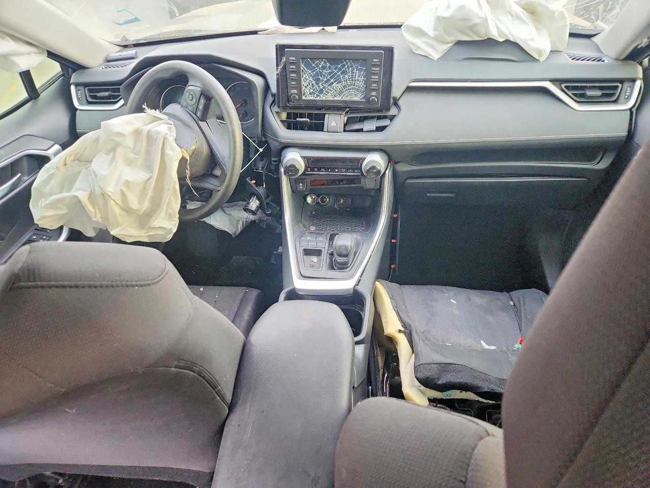 2019 TOYOTA RAV4 XLE photo 8