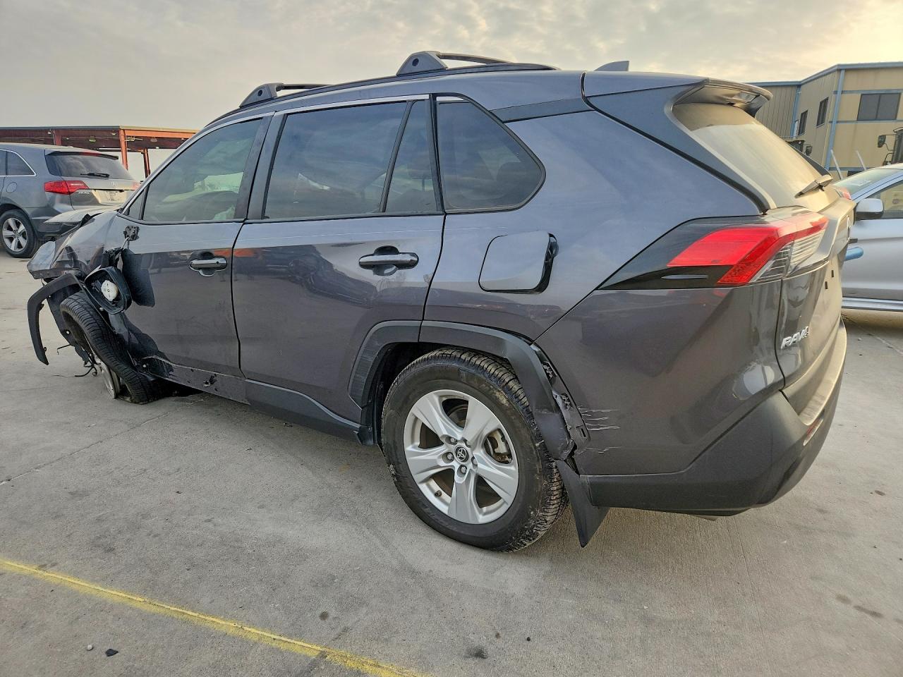 2019 TOYOTA RAV4 XLE photo 2