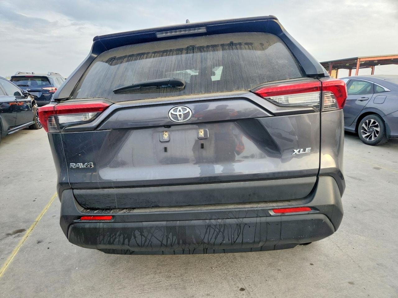 2019 TOYOTA RAV4 XLE photo 6