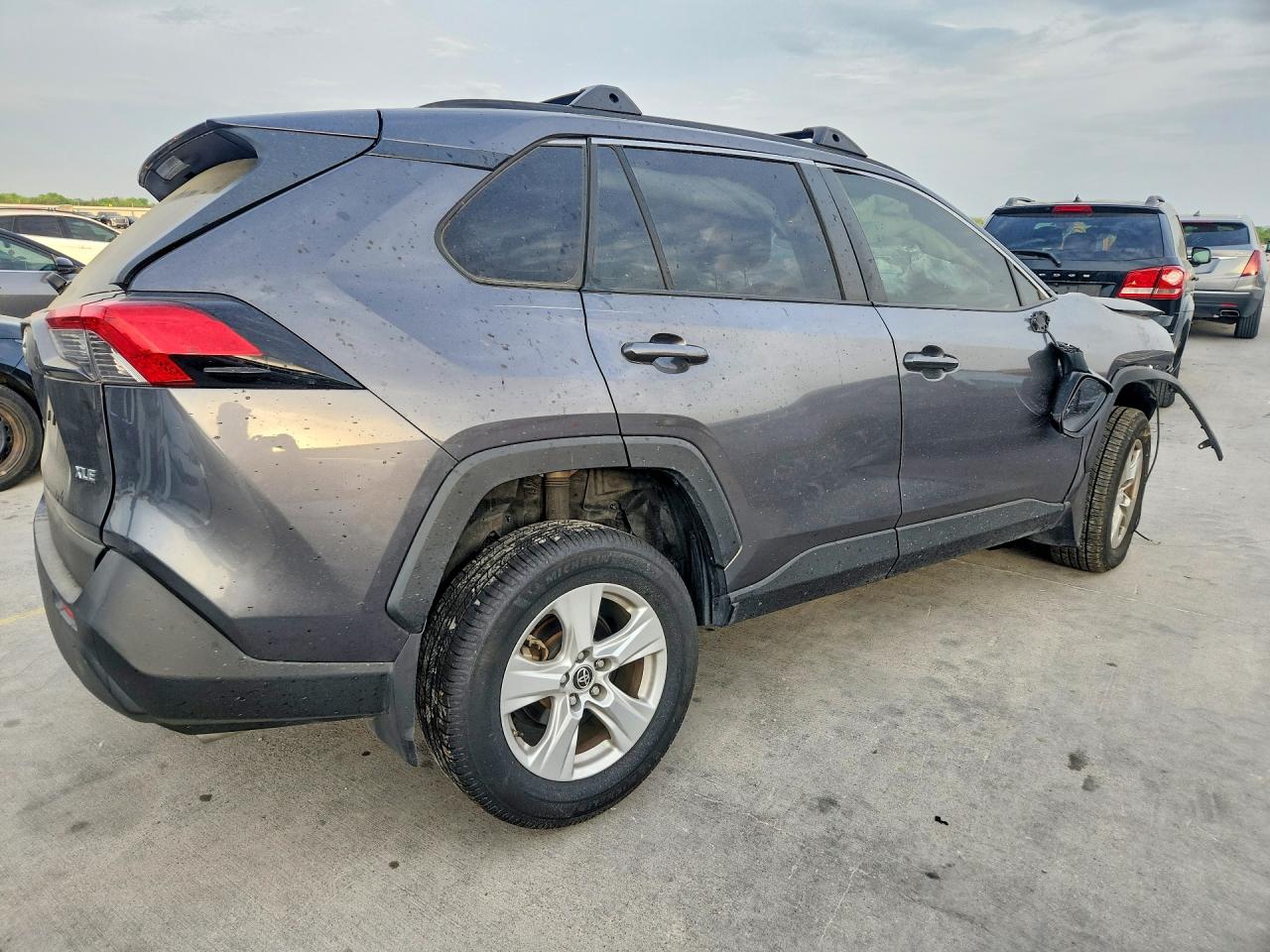 2019 TOYOTA RAV4 XLE photo 3