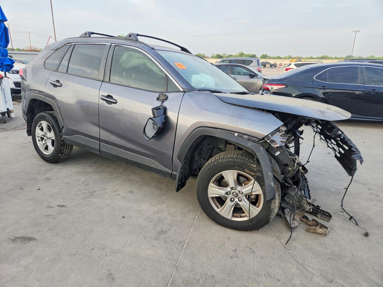 2019 TOYOTA RAV4 XLE photo 4