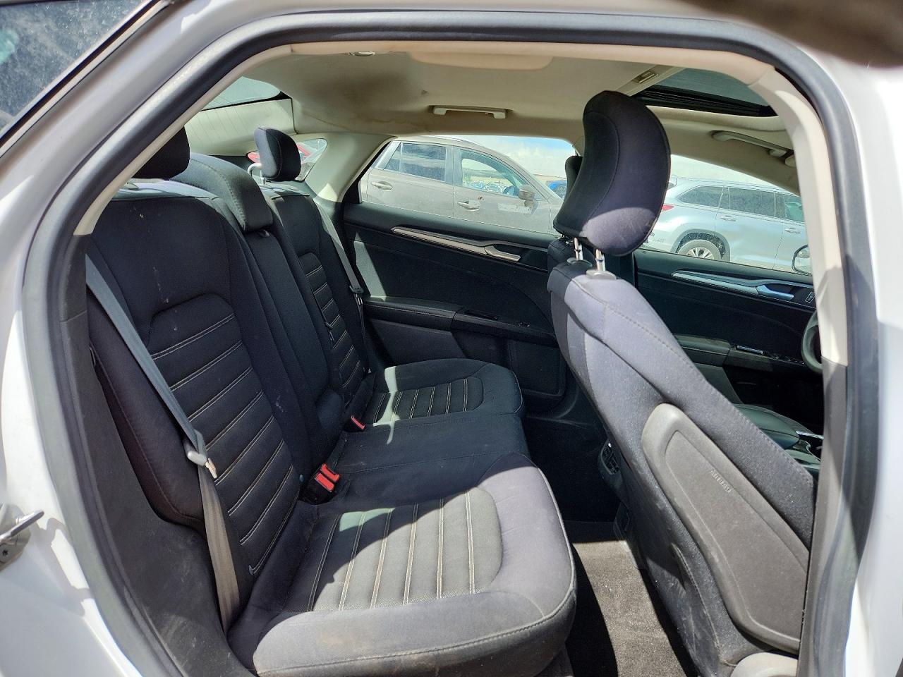 2015 FORD FUSION SE photo 28